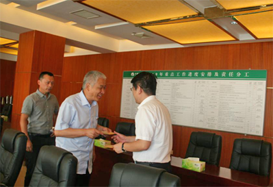 大宝娱乐控股党委慰问难题党员活动